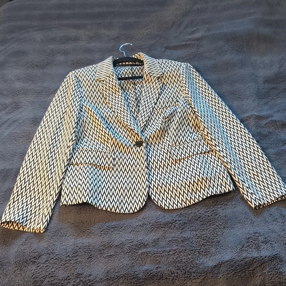 Marc Aurel| Women's Black and White Herringbone Blazer With Shoulder Pads - Picture 5 of 16